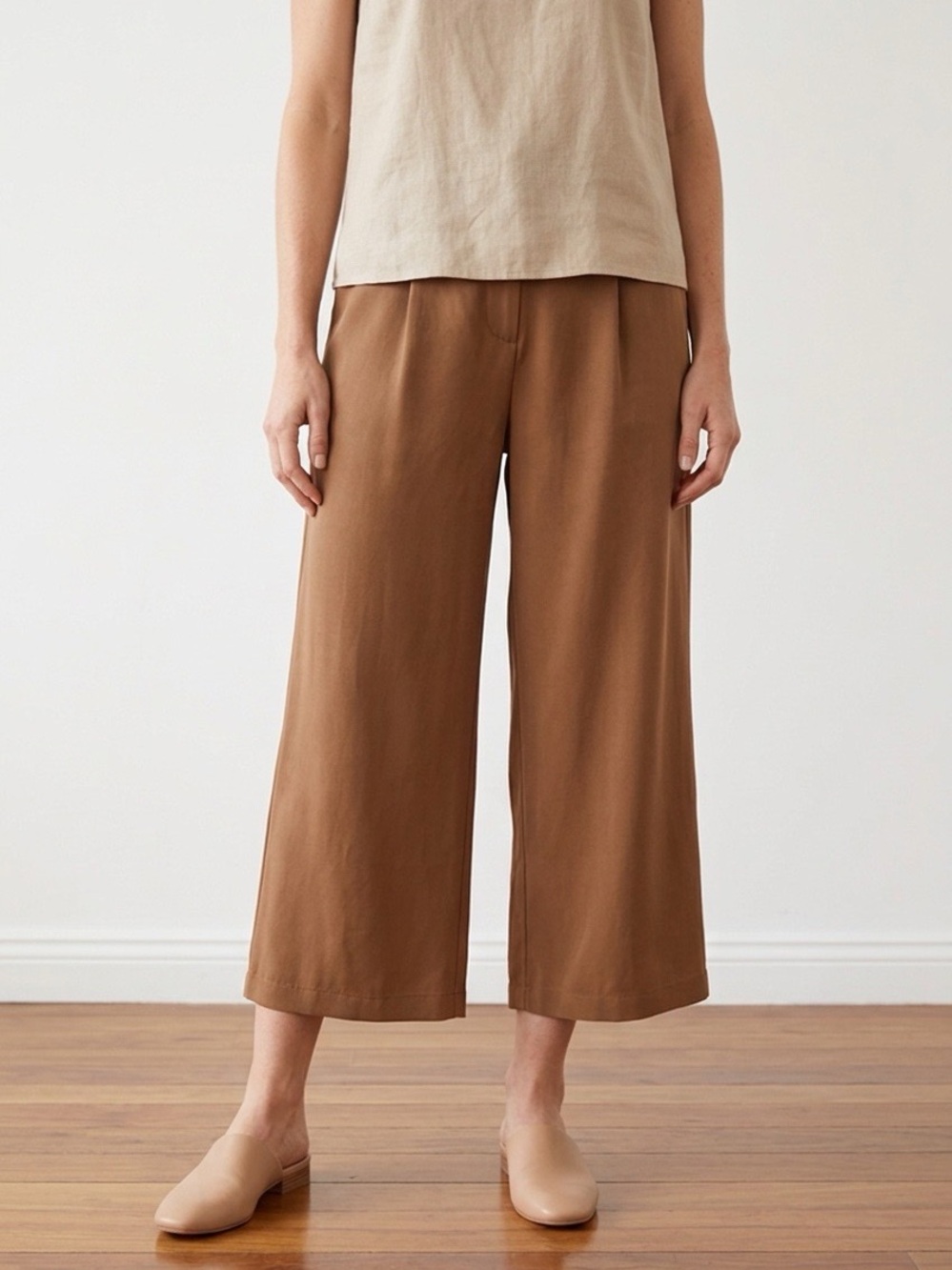 Tronjori Wide Leg Cropped Pants in Brown NWT Small Short
